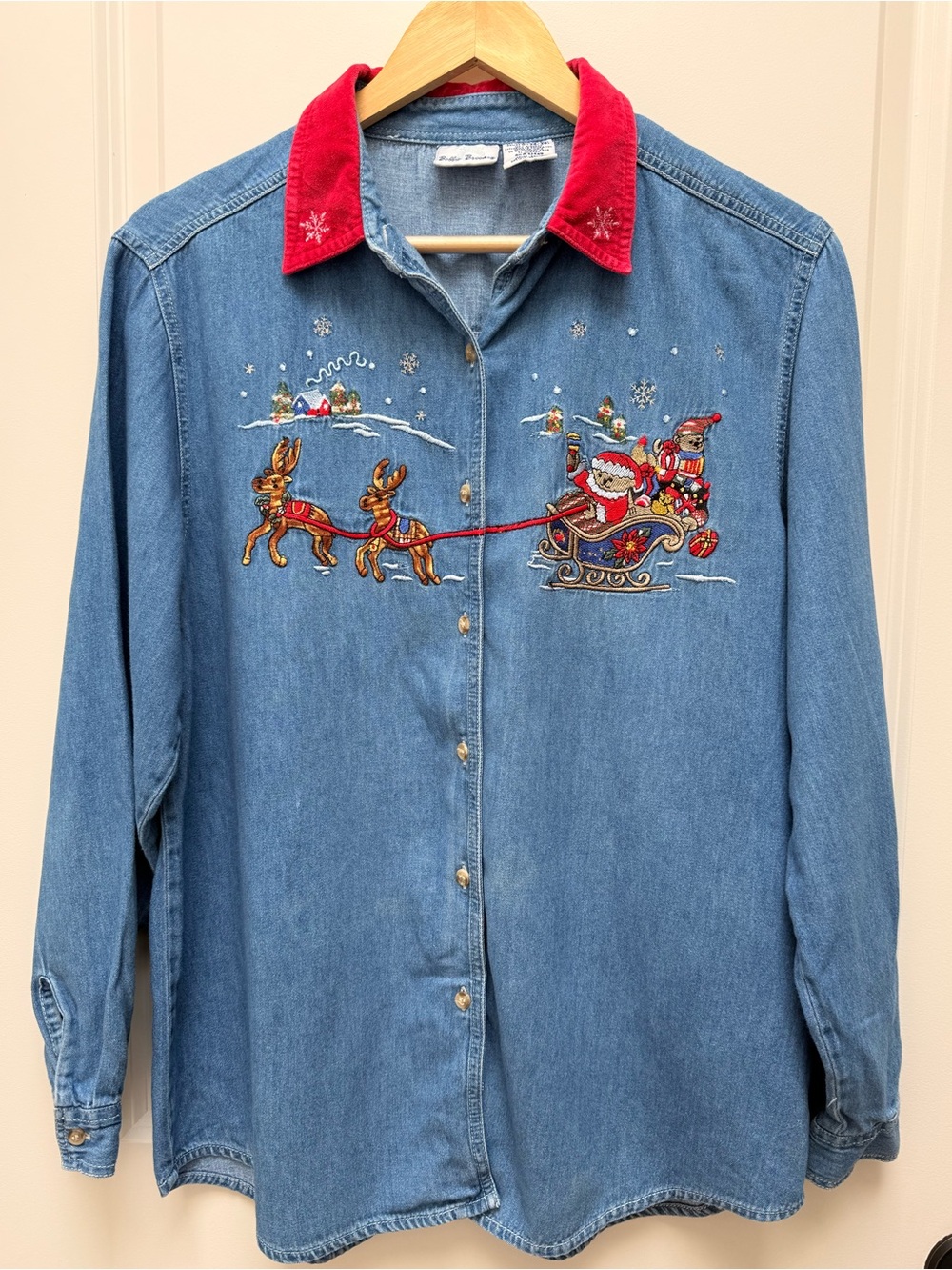 Bobbie Brooks Christmas Bear Denim Shirt with Sleigh and Reindeer Size L